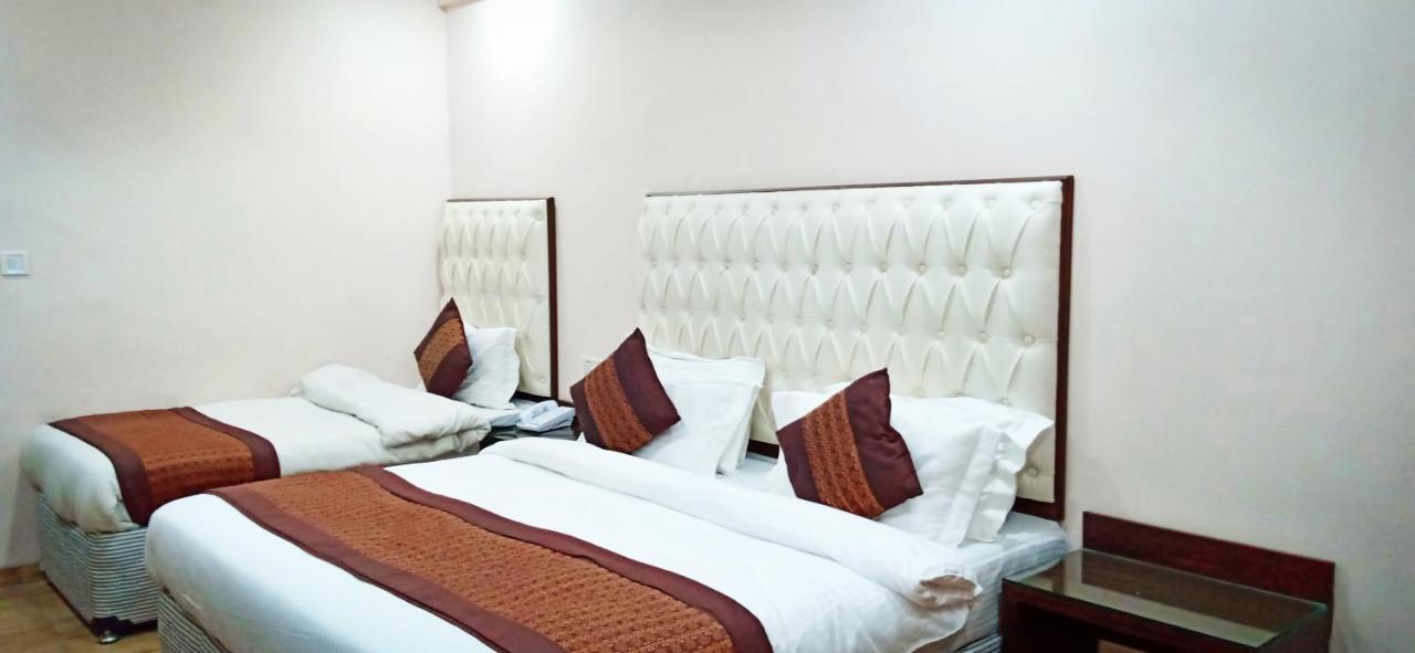 Hotel Kabeer New Delhi @ New Delhi Railway Station Buitenkant foto