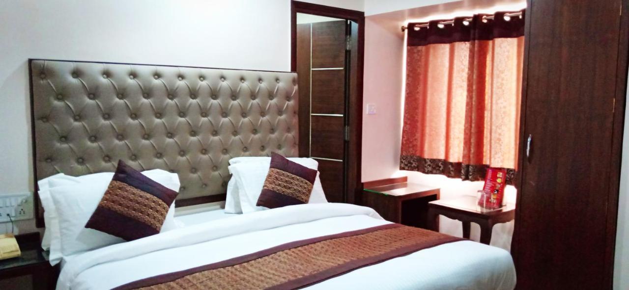 Hotel Kabeer New Delhi @ New Delhi Railway Station Buitenkant foto