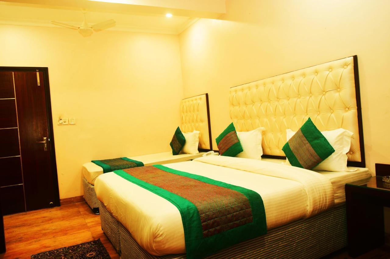 Hotel Kabeer New Delhi @ New Delhi Railway Station Buitenkant foto