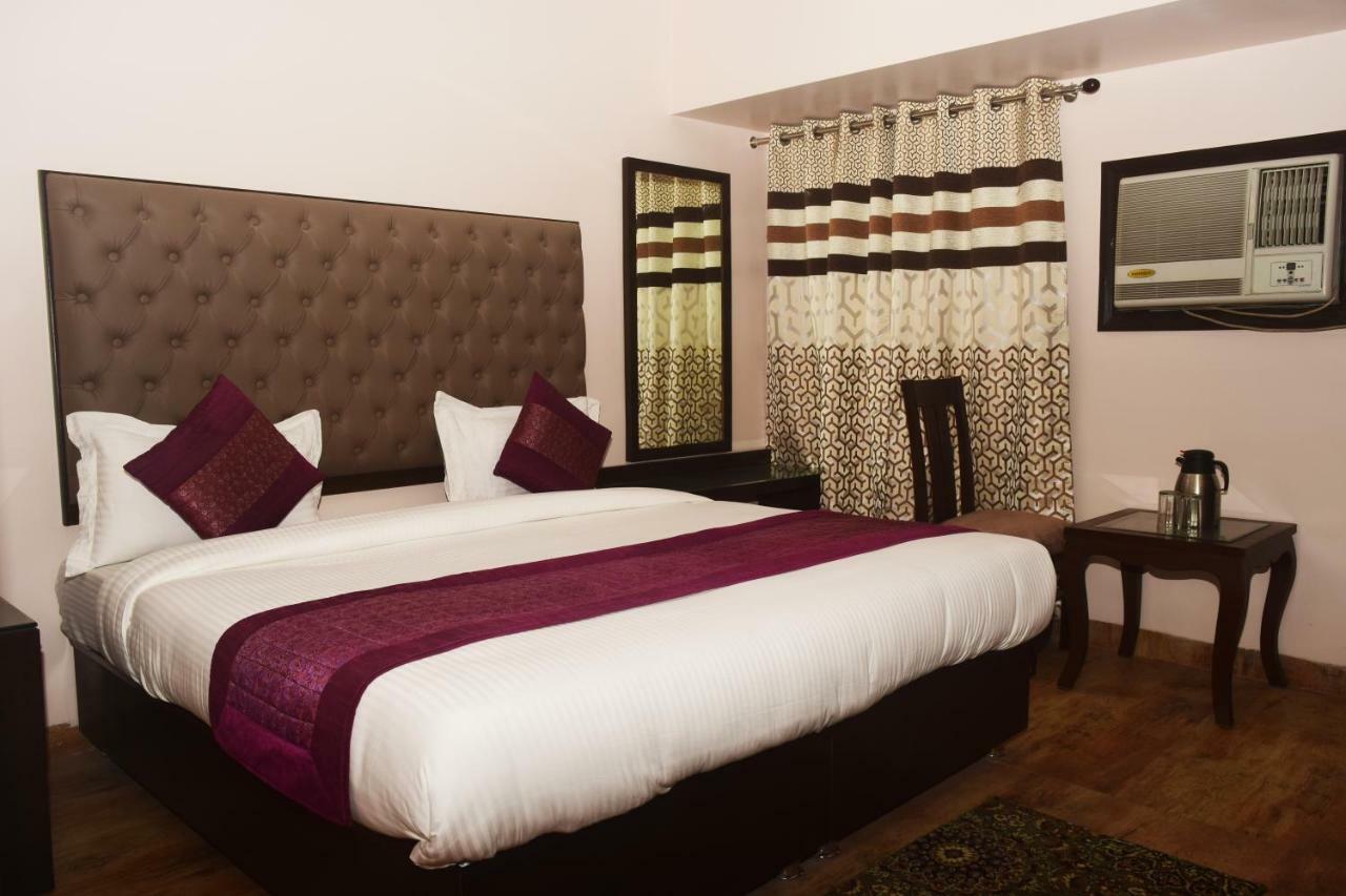 Hotel Kabeer New Delhi @ New Delhi Railway Station Buitenkant foto