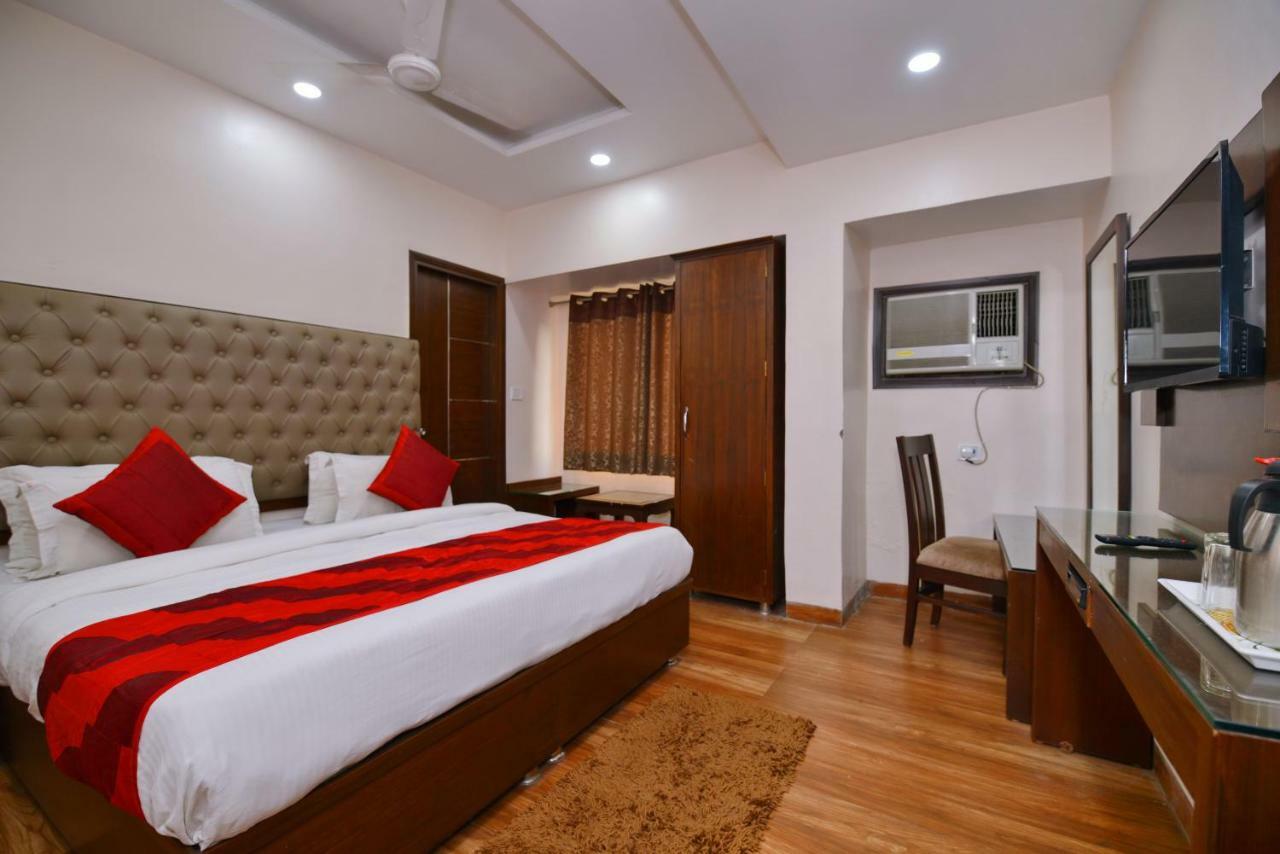 Hotel Kabeer New Delhi @ New Delhi Railway Station Buitenkant foto