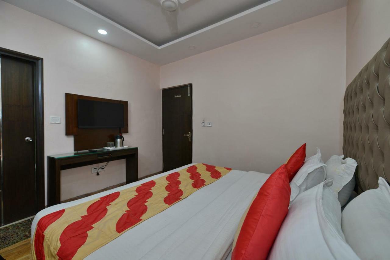 Hotel Kabeer New Delhi @ New Delhi Railway Station Buitenkant foto