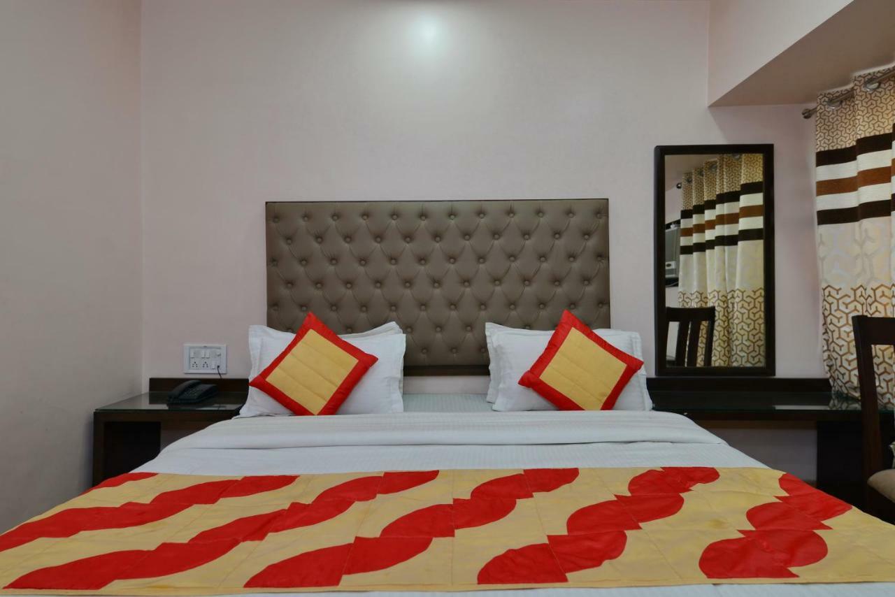 Hotel Kabeer New Delhi @ New Delhi Railway Station Buitenkant foto