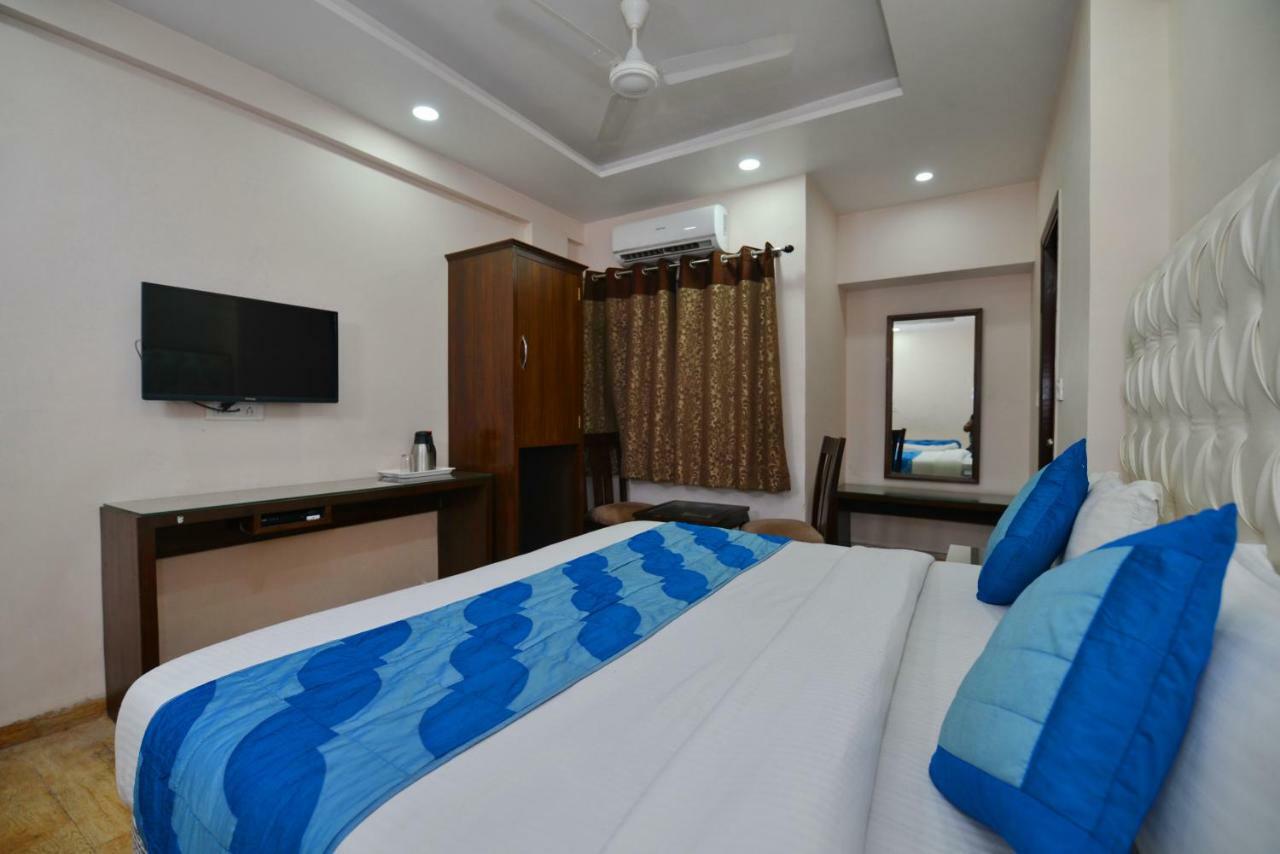Hotel Kabeer New Delhi @ New Delhi Railway Station Buitenkant foto