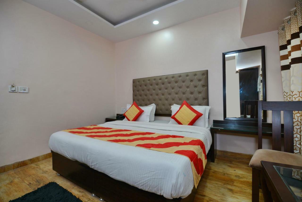 Hotel Kabeer New Delhi @ New Delhi Railway Station Buitenkant foto