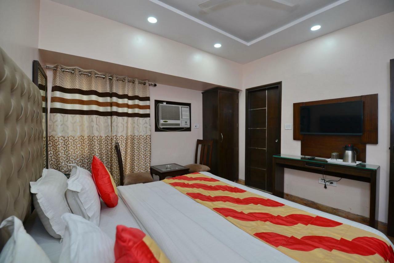 Hotel Kabeer New Delhi @ New Delhi Railway Station Buitenkant foto