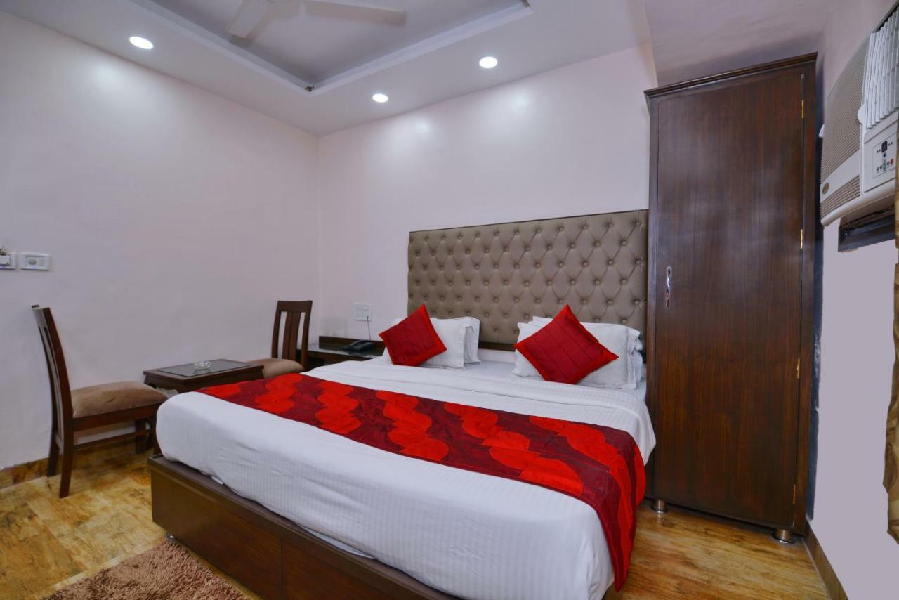 Hotel Kabeer New Delhi @ New Delhi Railway Station Buitenkant foto