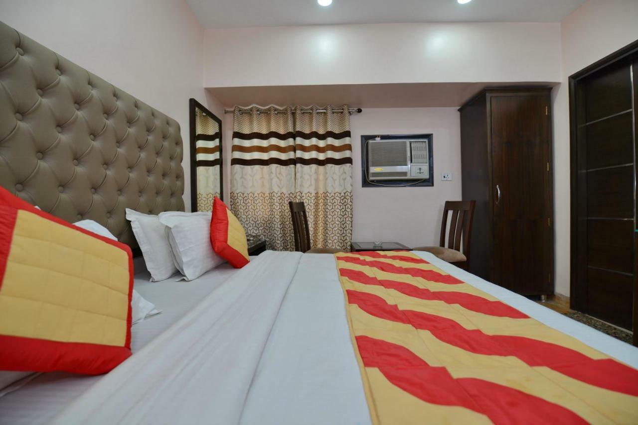 Hotel Kabeer New Delhi @ New Delhi Railway Station Buitenkant foto