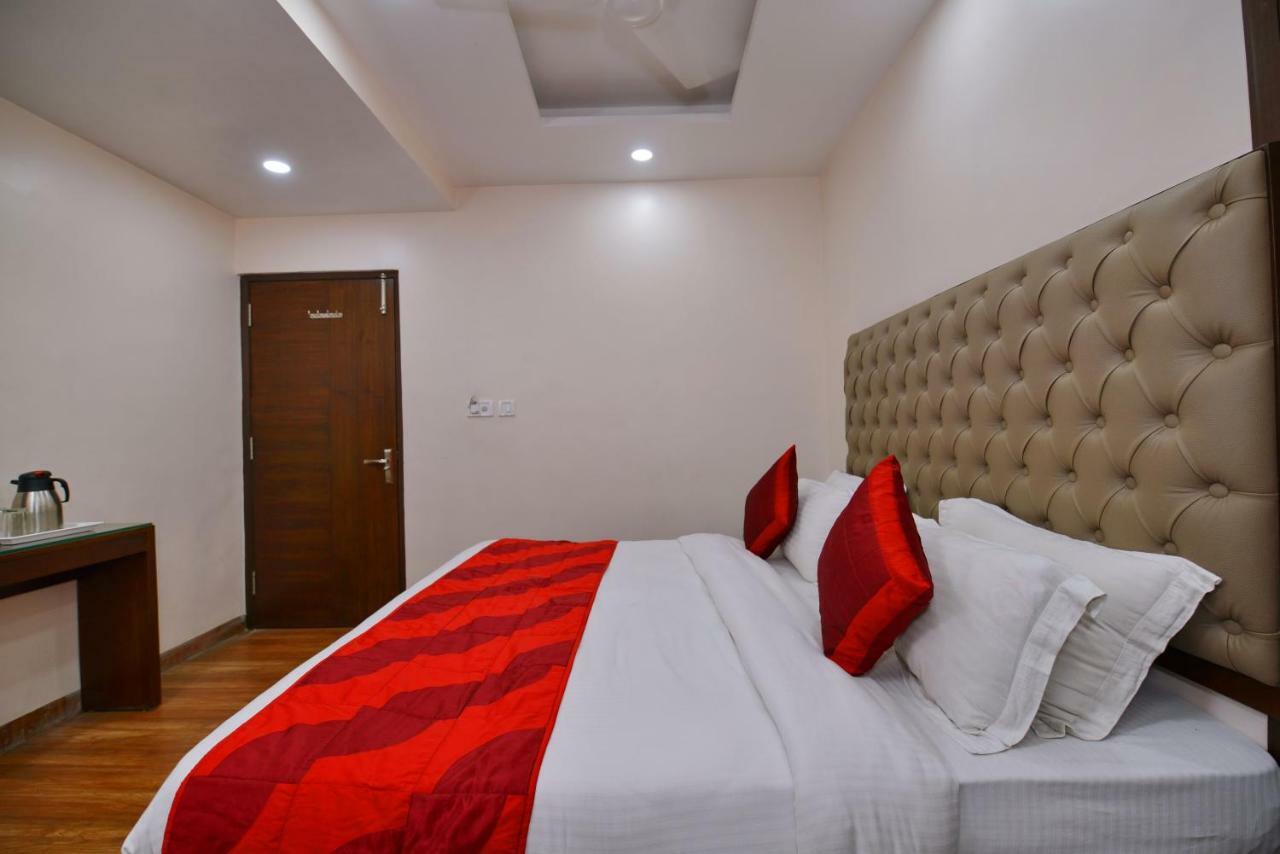 Hotel Kabeer New Delhi @ New Delhi Railway Station Buitenkant foto