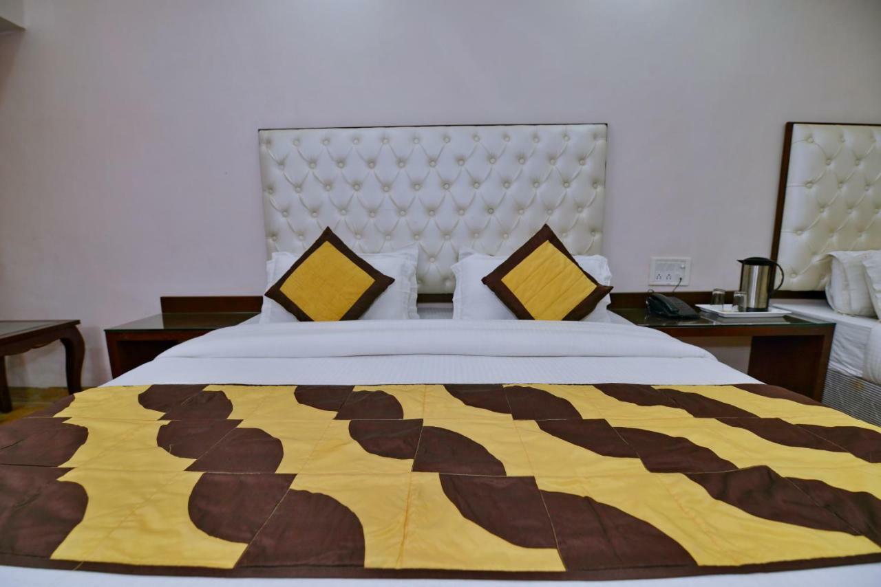 Hotel Kabeer New Delhi @ New Delhi Railway Station Buitenkant foto
